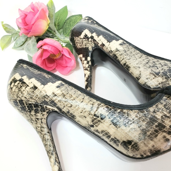 Guess Leather Snakeskin Heels w/ Bow, 8 - Picture 7 of 8